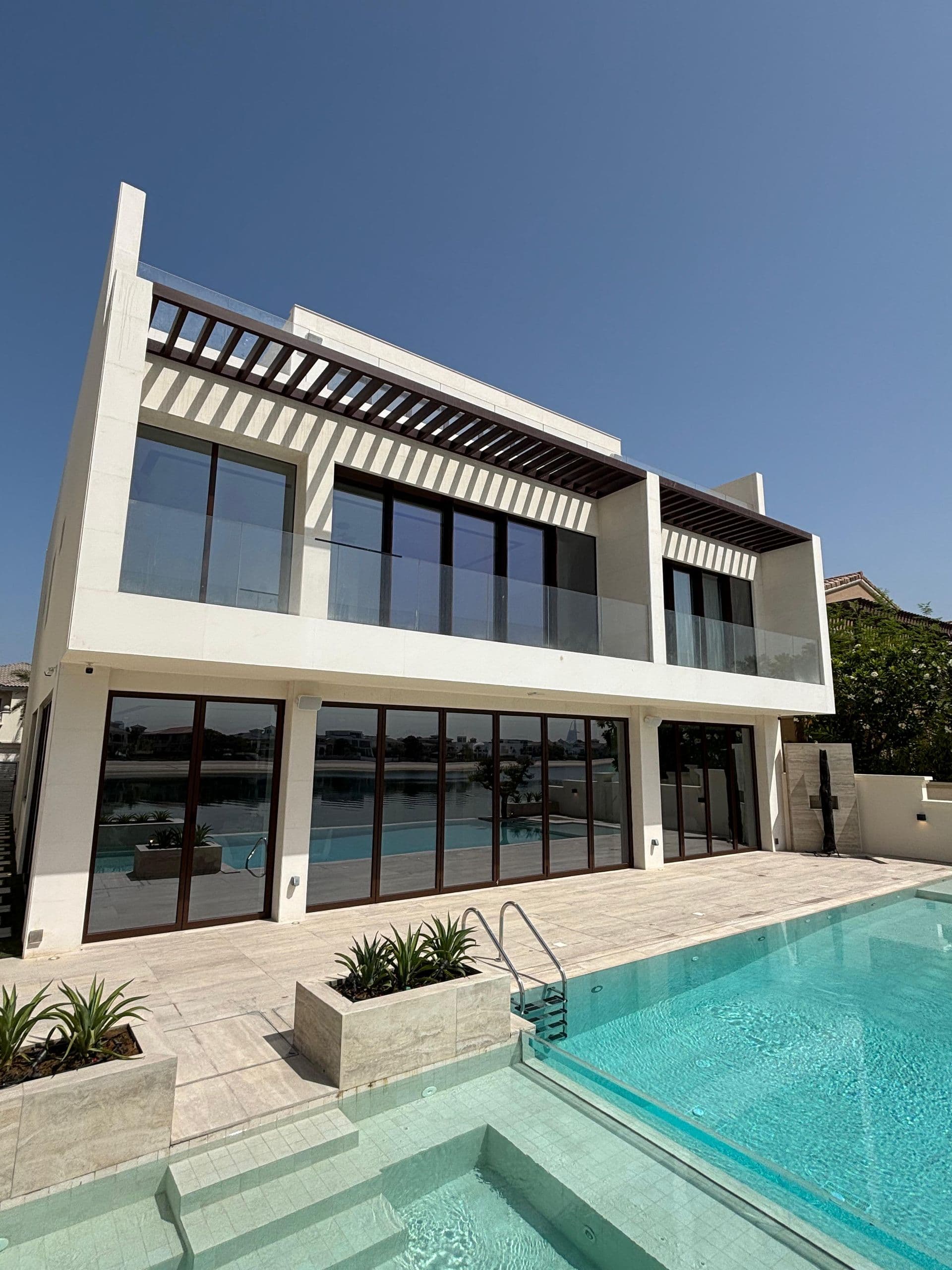 Palm Jumeirah — Luxury Apartment installation by Swiftrooms, image 3